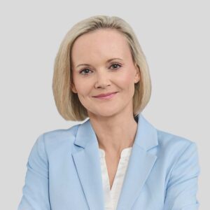 Mag. Sonja Berger, MSc ist seit 2024 als Geschäftsführerin der Volksbank Akademie, die Weiterbildungsangebote für MitarbeiterInnen bereitstellt, tätig.